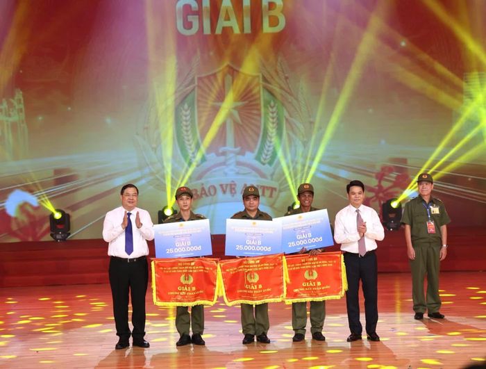 Đội Khánh Hòa và 2 đội nhận giải B.