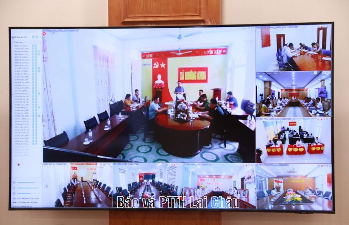 Hội nghị được kết nối trực tuyến với điểm cầu UBND các xã, phường trên địa bàn tỉnh.