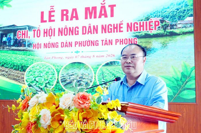 Đồng chí Mùa A Trừ - Bí thư Đảng ủy, Chủ tịch HĐND phường Tân Phong phát biểu tại buổi lễ. 