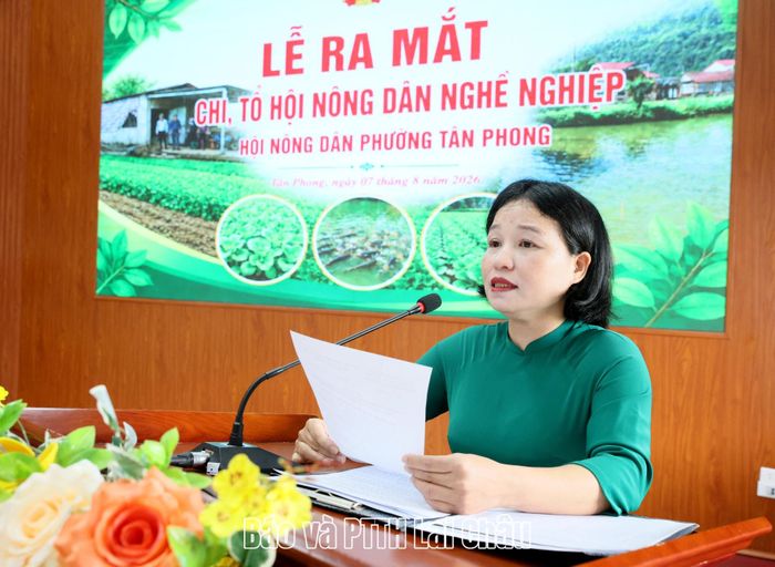 Lãnh đạo Hội Nông dân phường Tân Phong thông qua các quyết định thành lập chi, tổ hội nông dân nghề nghiệp. 