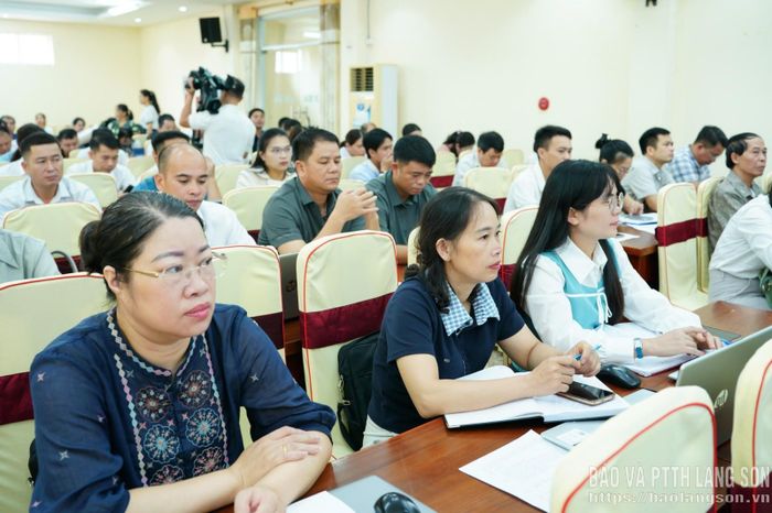 Các đại biểu dự hội nghị