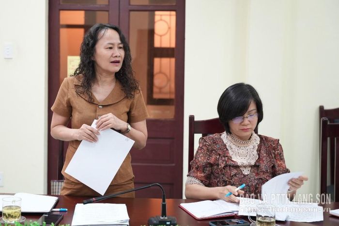 Đại diện Sở Giáo dục và Đào tạo phát biểu tại cuộc họp