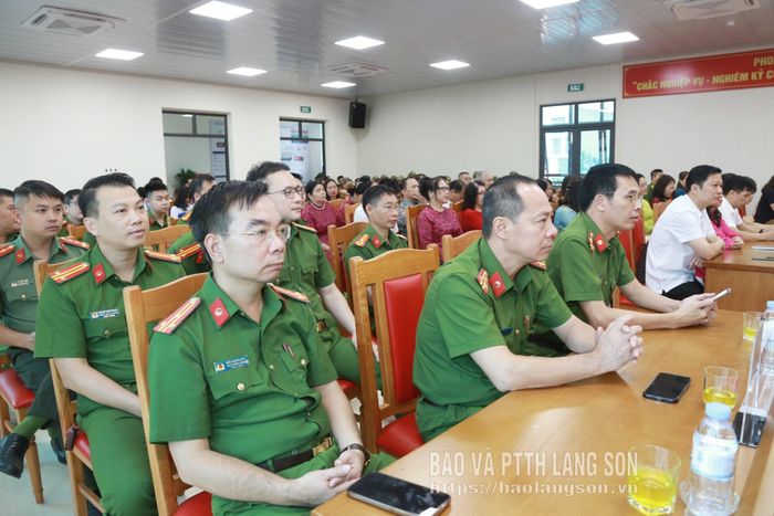 Các đại biểu dự lễ ra mắt