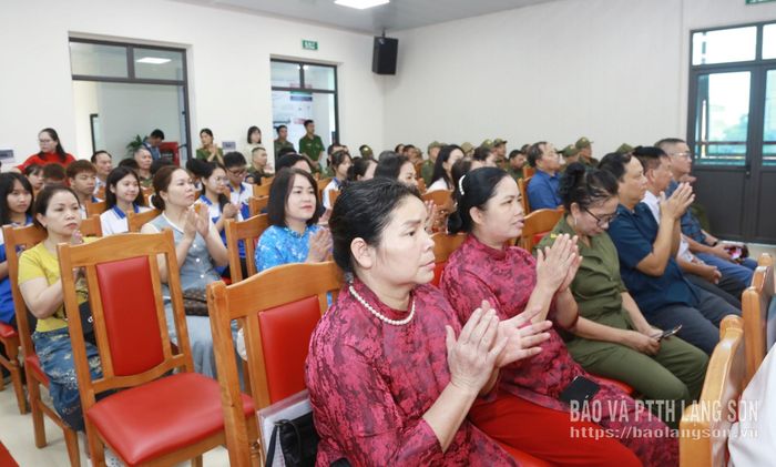 Các đại biểu dự lễ ra mắt
