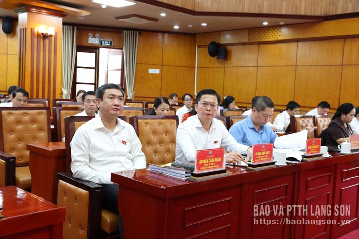 Các đại biểu dự kỳ họp