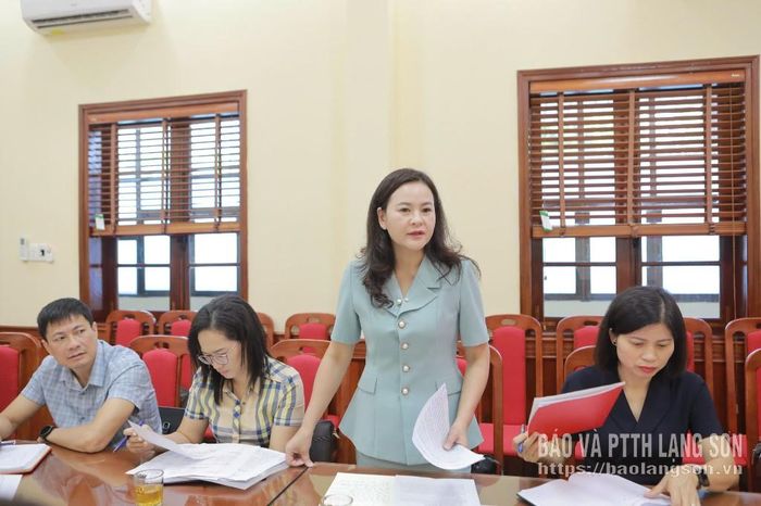 Lãnh đạo Văn phòng Tỉnh ủy phát biểu tại cuộc họp
