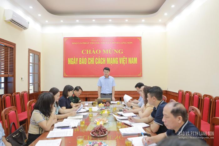 Lãnh đạo Báo và Phát thanh, Truyền hình Lạng Sơn phát biểu tại cuộc họp