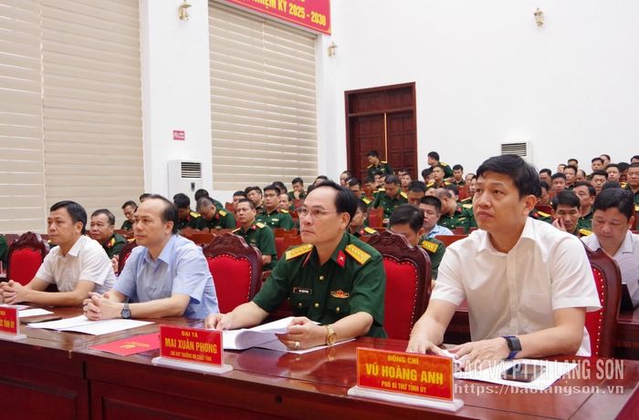 Đồng chí Vũ Hoàng Anh, Phó Bí thư Tỉnh ủy và các đại biểu tham dự hội nghị