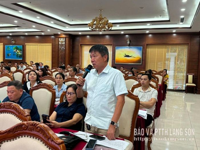 Đại diện doanh nghiệp nêu ý kiến tại hội nghị