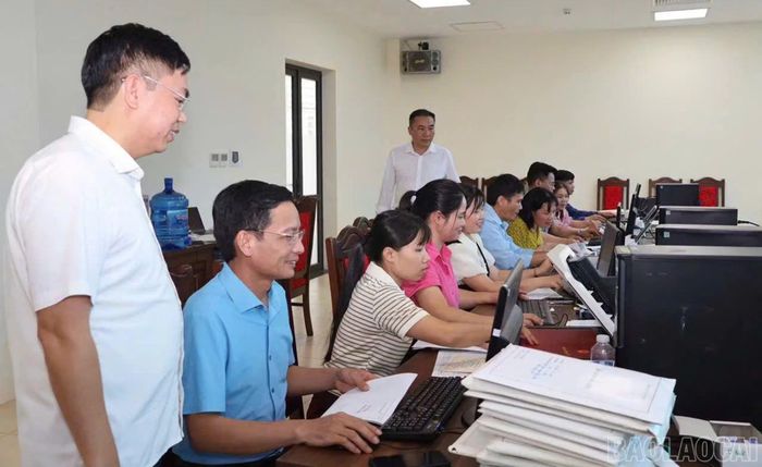 Ngay trong ngày đầu thực hiện, 41 hồ sơ đảng viên đã được chuẩn hóa, số hóa.