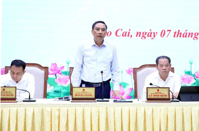 Đồng chí Hoàng Giang - Phó Bí thư Thường trực Tỉnh ủy, Chủ tịch HĐND tỉnh kết luận phiên họp.