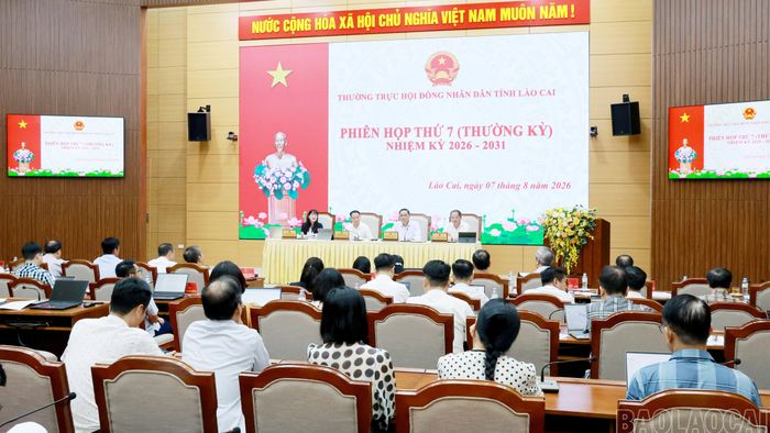 Quang cảnh phiên họp lần thứ 7.