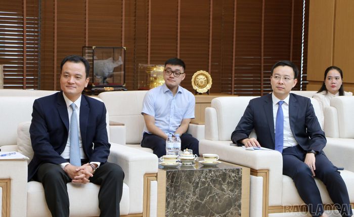 Các đại biểu tham dự buổi tiếp và làm việc.