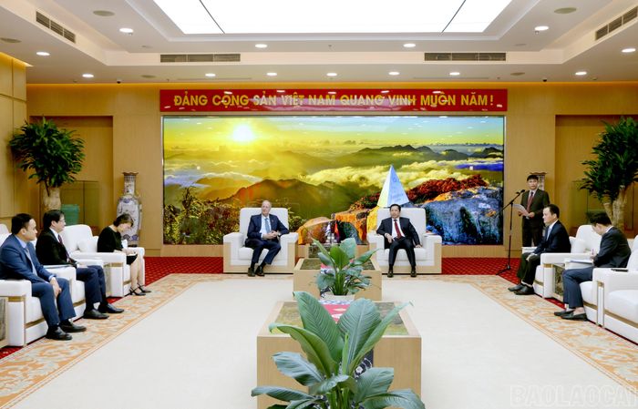 Quang cảnh buổi tiếp và làm việc.