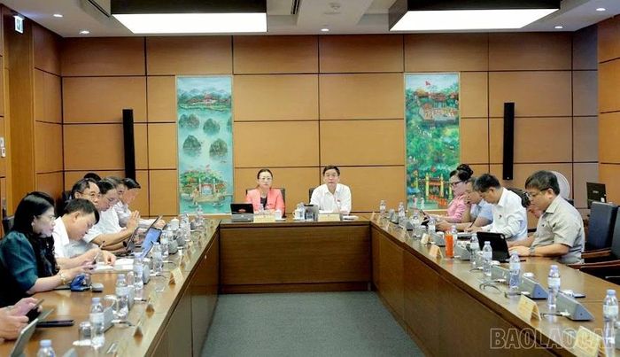 Quang cảnh phiên thảo luận.