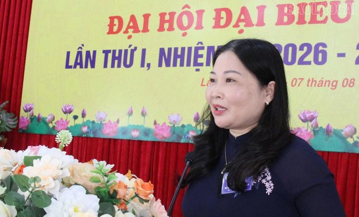Đồng chí Vũ Thị Hiền Hạnh - Phó Chủ tịch UBND tỉnh phát biểu tại đại hội.