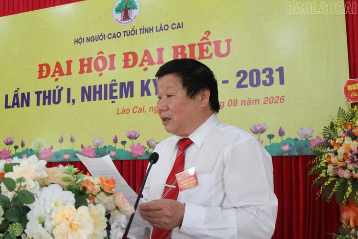Ông Hoàng Đức Quế - Chủ tịch Hội Người cao tuổi tỉnh Lào Cai nhiệm kỳ 2026 - 2031 phát biểu ra mắt đại hội.