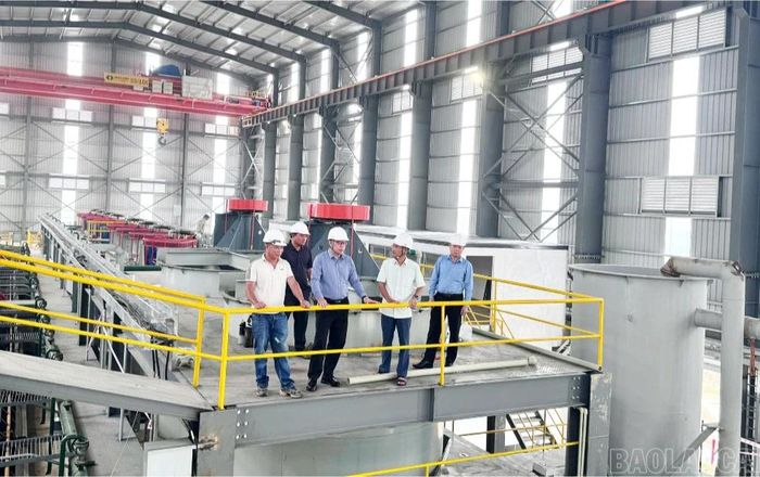 Đoàn công tác Sở Công Thương tỉnh Lào Cai kiểm tra thực địa tiến độ thi công Dự án Nhà máy tuyển quặng apatit nghèo.