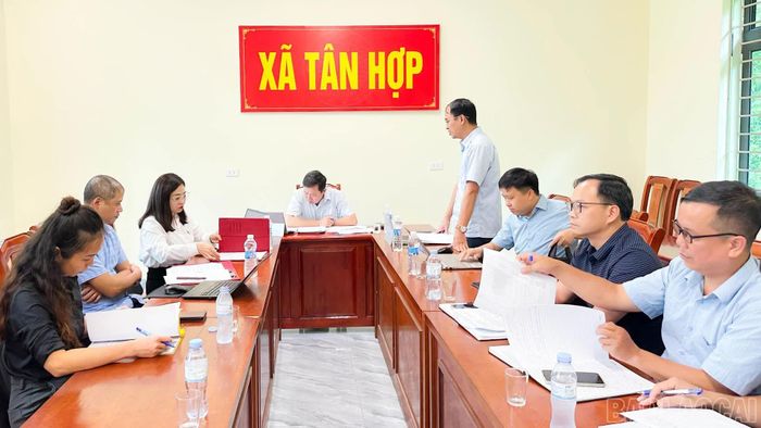 Đồng chí Trần Sỹ Nguyên - Phó Bí thư Thường trực Đảng ủy xã phát biểu tại buổi làm việc.