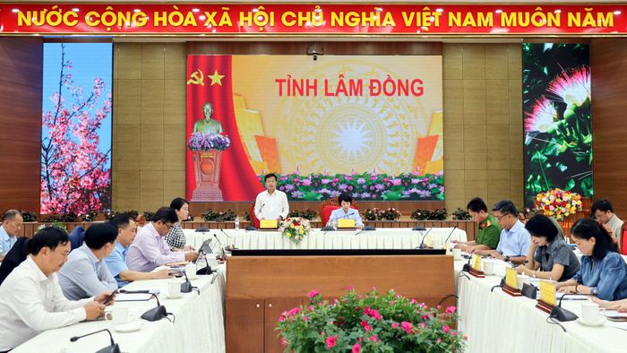 UBND tỉnh đã tổ chức hội nghị đánh giá tiến độ và tháo gỡ vướng mắc trong việc triển khai chương trình khám sức khỏe miễn phí toàn dân