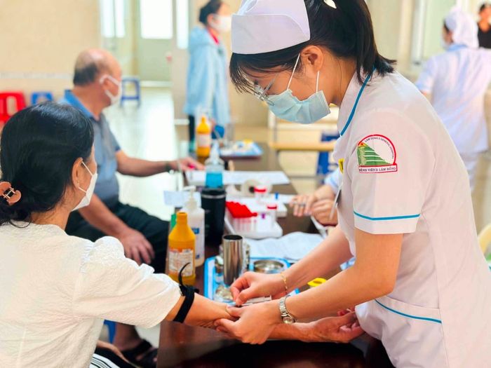 Trước ngày 30/11 quyết tâm đạt 100% người dân trên địa bàn được khám sức khỏe miễn phí