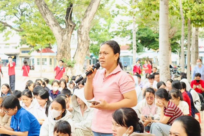 Những băn khoăn của học sinh, phụ huynh được Trường THPT Phan Bội Châu giải đáp