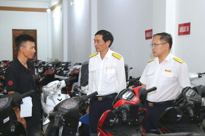 Nhiều hộ kinh doanh trên địa bàn được Thuế cơ sở 12 nắm bắt tình hình hoạt động, tháo gỡ khó khăn kịp thời trong quá trình thực hiện Luật Thuế
