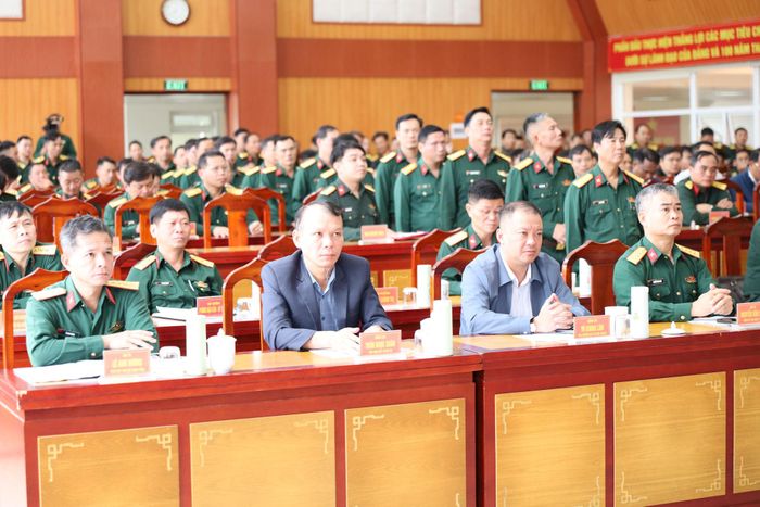 Lãnh đạo Bộ CHQS tỉnh và các sở, ngành dự hội nghị