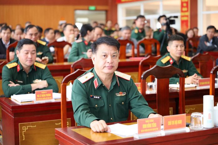 Thiếu tướng Đinh Hồng Tiếng, Ủy viên Ban Thường vụ Tỉnh ủy, Phó Bí thư Đảng ủy, Chỉ huy trưởng Bộ CHQS tỉnh dự hội nghị