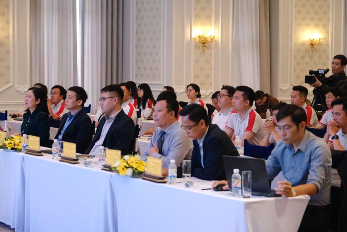 Đại diện lãnh đạo các cơ quan, đơn vị tham dự hội nghị