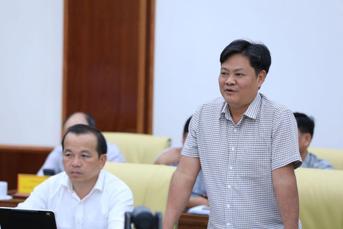 Phó Giám đốc Sở Nông nghiệp và Môi trường Lâm Đồng Vũ Xuân Quỳnh trao đổi tháo gỡ các dự án vướng mắc thuộc thẩm quyền