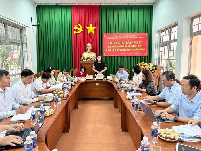 Quang cảnh buổi khảo sát tại Trung tâm Hỗ trợ phát triển giáo dục hòa nhập - Gia Nghĩa