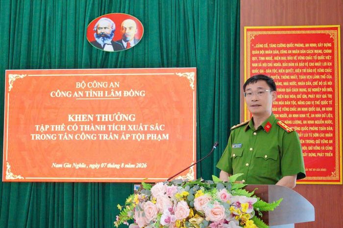 Đại tá Nguyễn Văn Dũng, Phó Giám đốc Công an tỉnh Lâm Đồng phát biểu tại buổi lễ