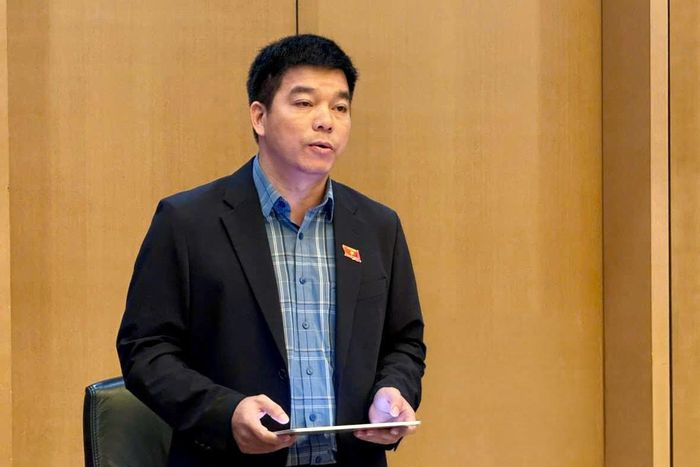 Đại biểu Nguyễn Văn Ngọc, Đoàn ĐBQH tỉnh Lâm Đồng nêu ý kiến tại hội nghị