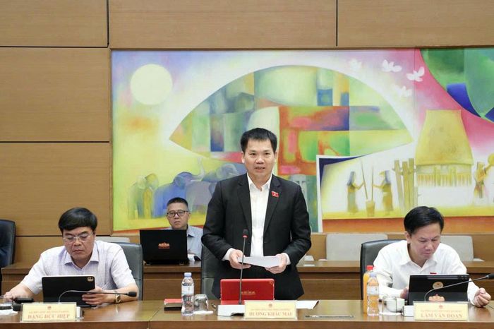 Đại biểu Dương Khắc Mai, Phó Trưởng Đoàn ĐBQH tỉnh Lâm Đồng phát biểu tại phiên thảo luận