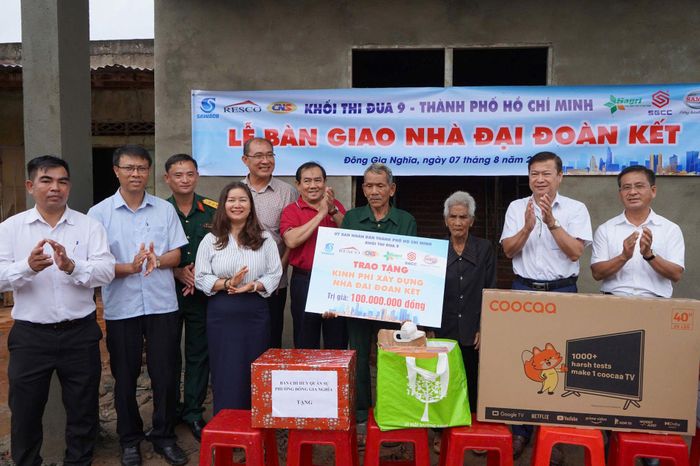 Bàn giao nhà Đại Đoàn kết cho gia đình bệnh binh K Dur, tổ dân phố S’Rê Ú, phường Đông Gia Nghĩa (Lâm Đồng)