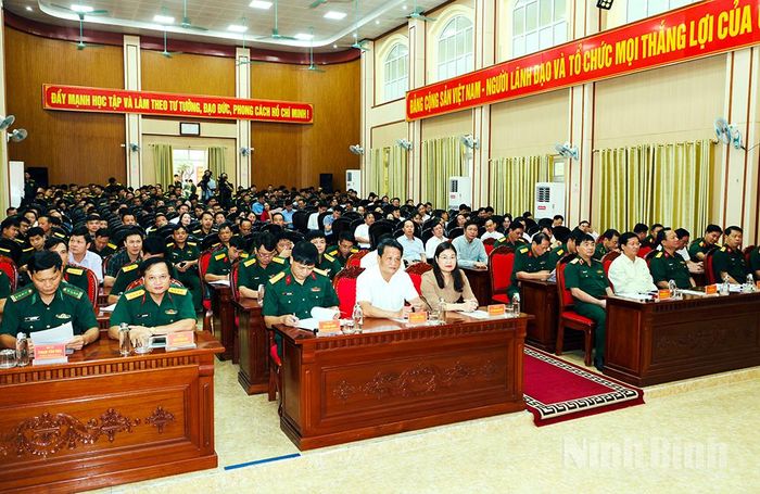 Các đại biểu dự hội nghị.