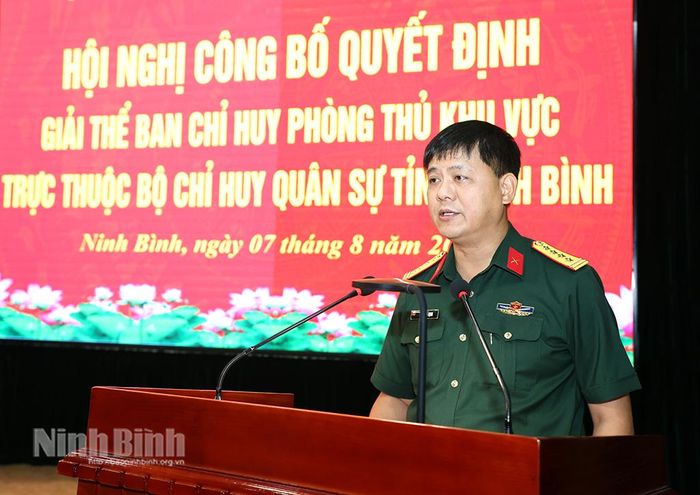 Đồng chí Đại tá Vũ Văn Định, Chỉ huy trưởng Bộ CHQS tỉnh phát biểu tại hội nghị.