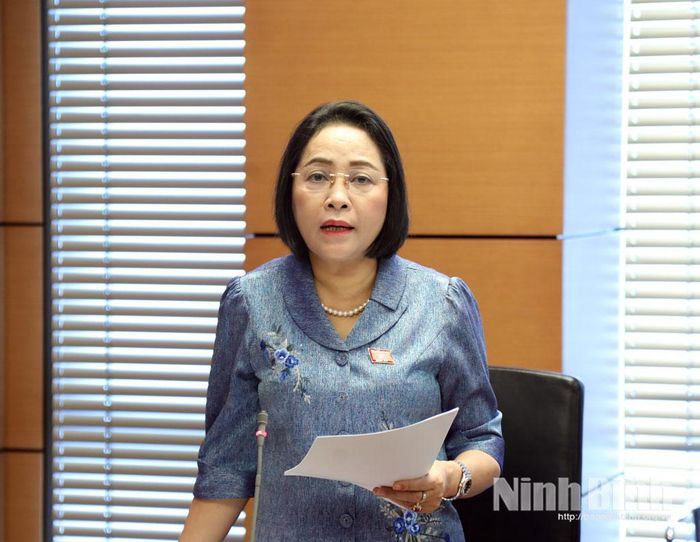 Đại biểu Nguyễn Thị Thanh, Ủy viên Trung ương Đảng, Phó Chủ tịch Quốc hội thảo luận tại Tổ.