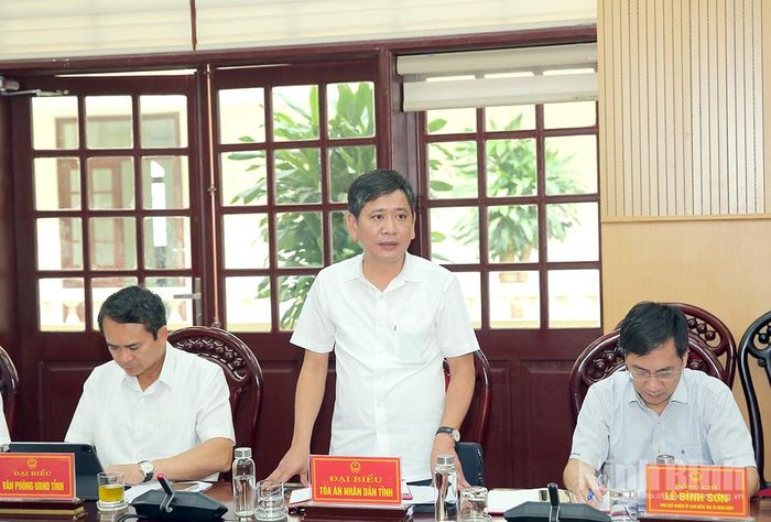 Lãnh đạo Tòa án nhân dân tỉnh phát biểu tại hội nghị.