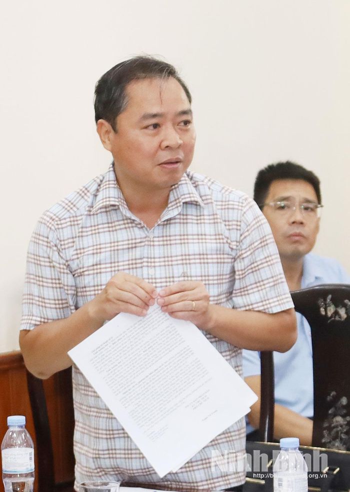 Đại diện Chi cục Thủy lợi (Sở Nông nghiệp và Môi trường) phát biểu tại hội nghị.