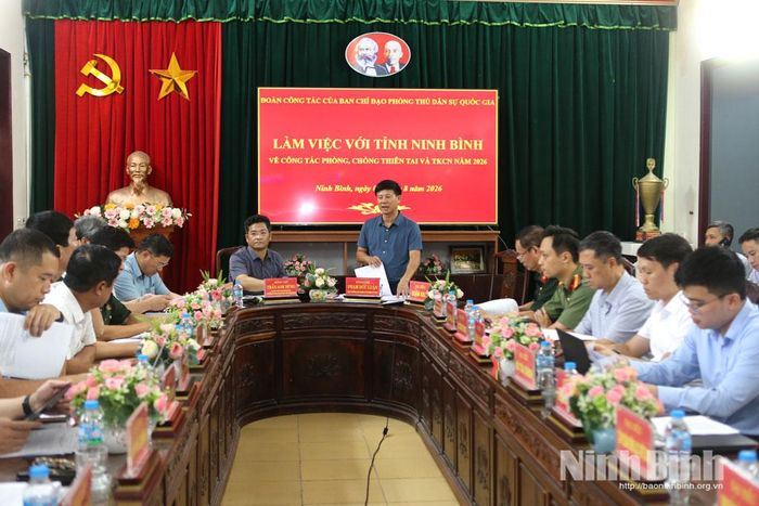 Đồng chí Phạm Đức Luận, Cục trưởng Cục Quản lý đê điều và Phòng, chống thiên tai phát biểu kết luận hội nghị.