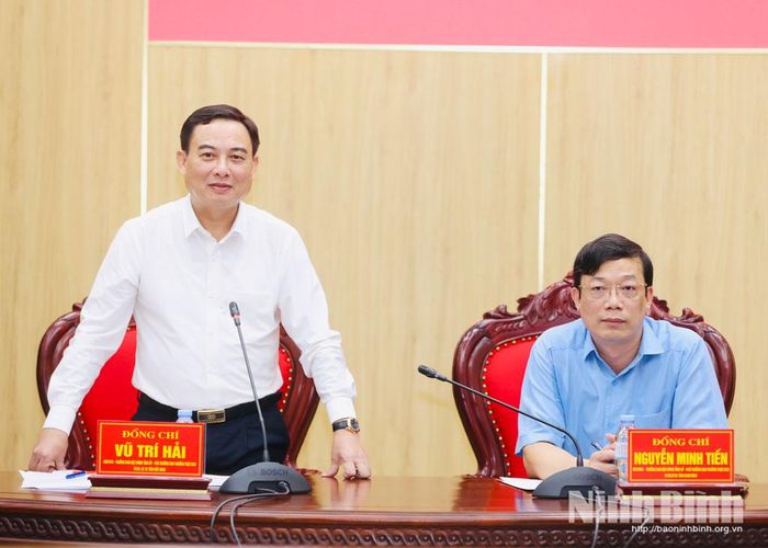 Đồng chí Vũ Trí Hải, Ủy viên Ban Thường vụ Tỉnh ủy, Trưởng Ban Nội chính Tỉnh ủy, Phó Trưởng Ban Thường trực Ban Chỉ đạo phòng, chống tham nhũng, lãng phí, tiêu cực tỉnh Bắc Ninh phát biểu tại hội nghị.