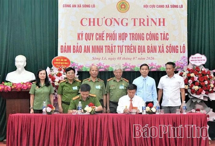 Công an xã Sông Lô phối hợp với các nhà trường trên địa bàn tổ chức hội nghị ký kết quy chế phối hợp giữa gia đình - nhà trường - xã hội trong công tác giáo dục, quản lý học sinh.