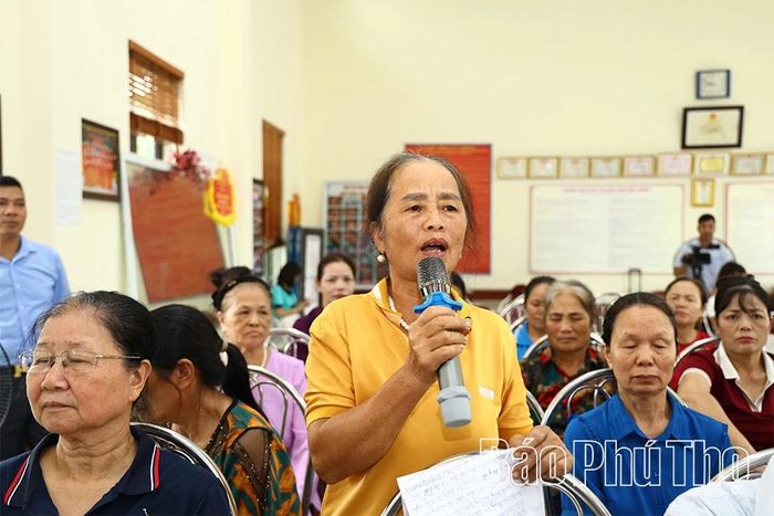 Đại diện người dân thôn Phù Chính phát biểu tại hội nghị.