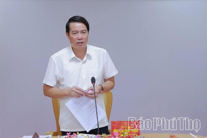 Trưởng Ban Kinh tế - Ngân sách HĐND tỉnh Nguyễn Thái Thịnh phát biểu kết luận hội nghị.
