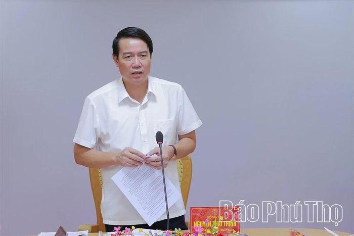 Trưởng Ban Kinh tế - Ngân sách HĐND tỉnh Nguyễn Thái Thịnh phát biểu kết luận hội nghị.