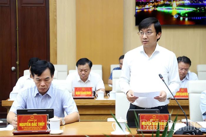 Lãnh đạo các sở, ngành báo cáo, tham luận tại hội nghị.