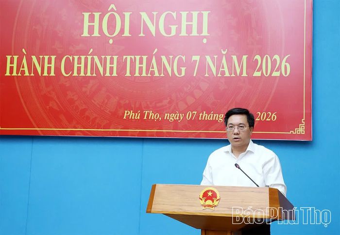 Đồng chí Chủ tịch UBND tỉnh Trần Duy Đông phát biểu chỉ đạo, kết luận hội nghị