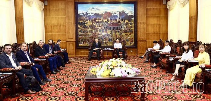 Quang cảnh buổi làm việc.